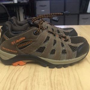 🥾 Boys Columbia outdoor shoes waterproof  EUC!